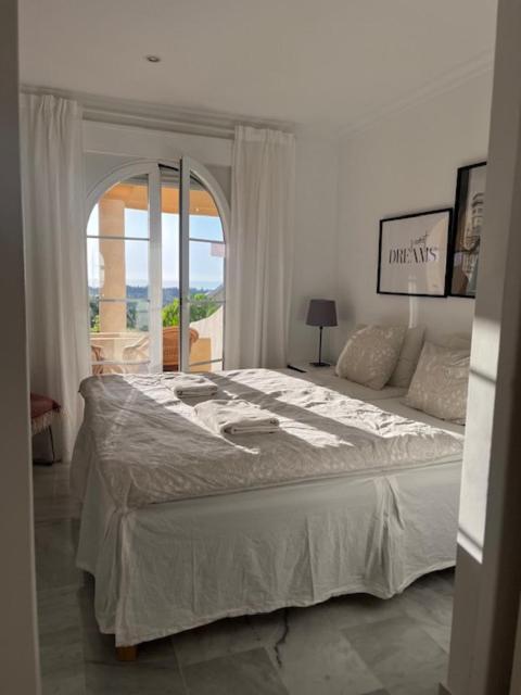 Walking Distance To Puerto Banus Sea View Apartment