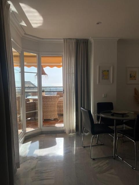 Apartment Walking Distance To Puerto Banus Sea View *